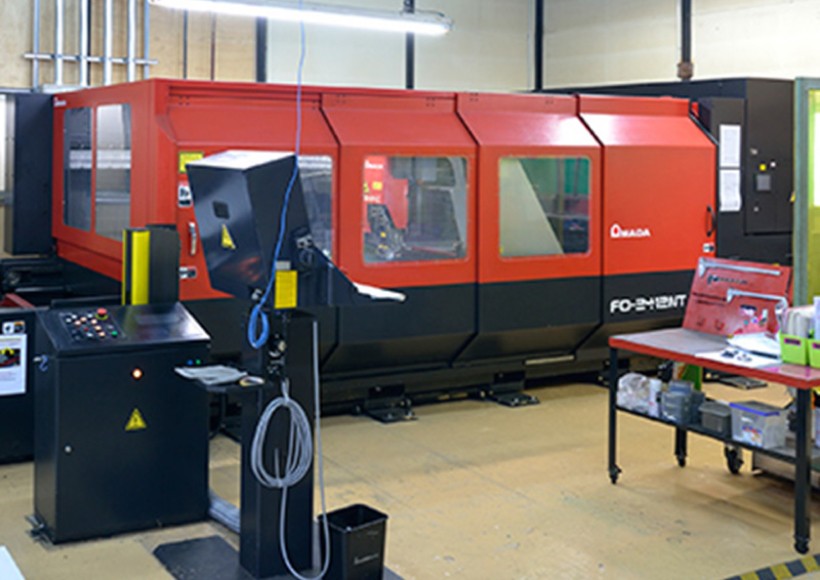 レーザー加工機　2kW