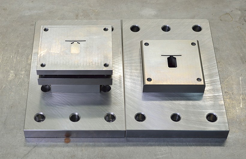 ノッチング抜き金型