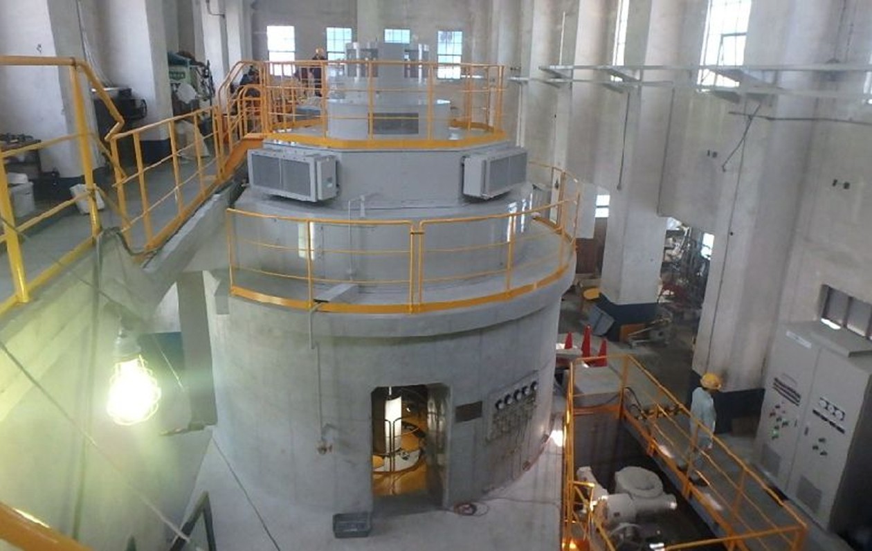 縦軸水車発電機1